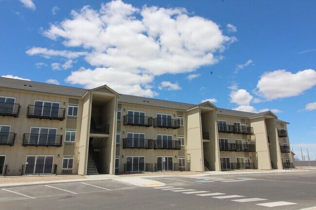 Building Photo - 1200 N 8th Ave