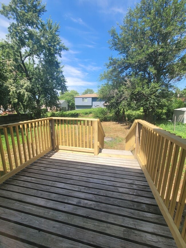 Building Photo - Newly Remodeled 3 Bedroom Elkhorn Home!
