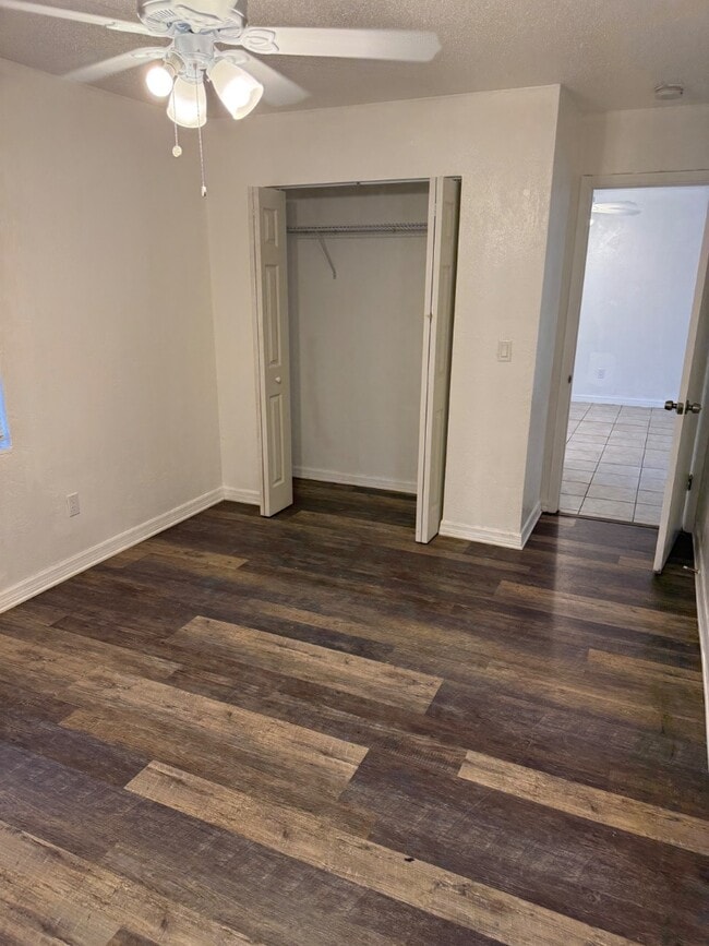 Building Photo - 1583 Sunset Ln