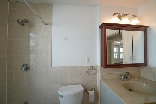 Building Photo - 15 Merrymount Ave