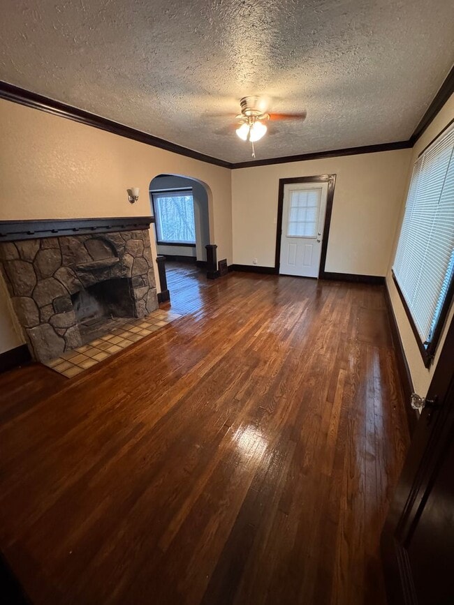 Building Photo - 157 Halls Heights Ave