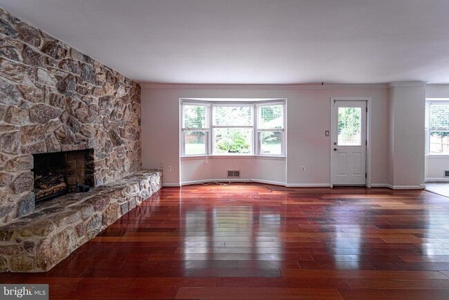 Building Photo - 14912 Emory Ln