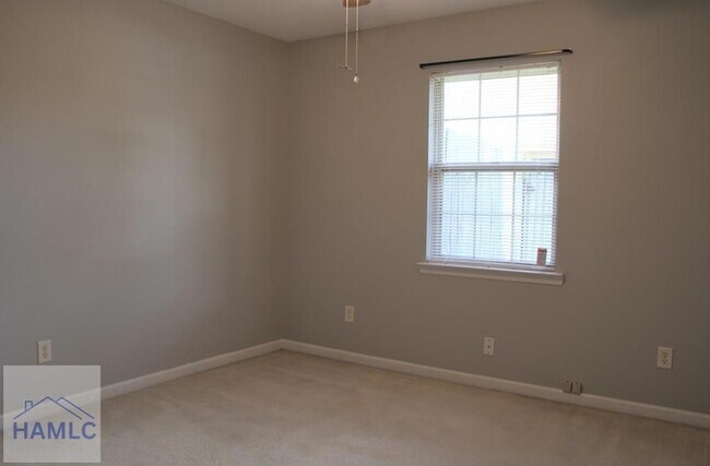 Building Photo - 2356 Rowe St