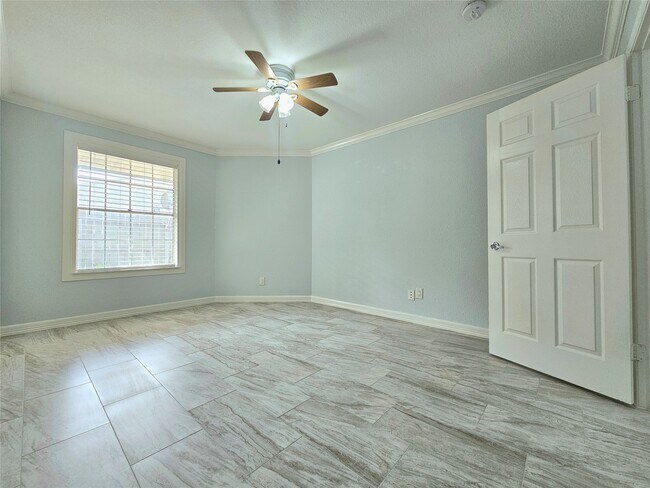 Building Photo - 9700 Leawood Blvd