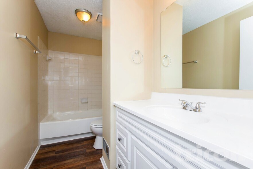 Building Photo - 3205 Winchelsea Dr