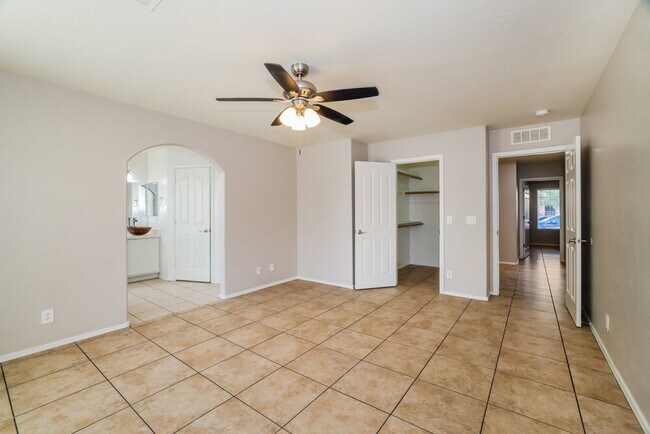 Building Photo - 2904 W Sunland Ave