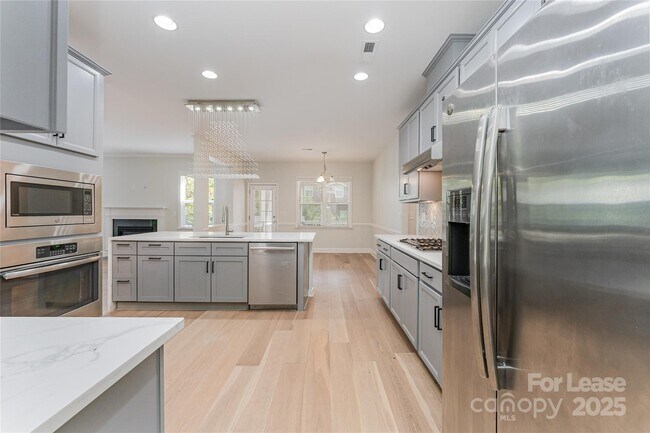 Building Photo - 139 Brackenbury Ln