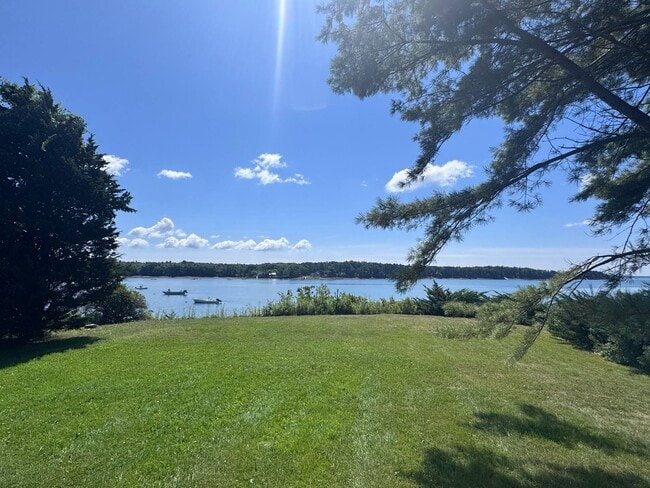 Building Photo - 2BR WATERFRONT OASIS RETREAT Webb Field Rd