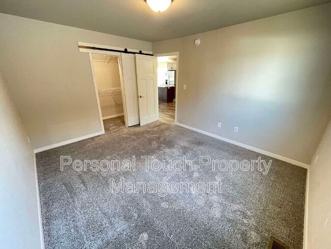 Building Photo - 1071 Barnes Dr W