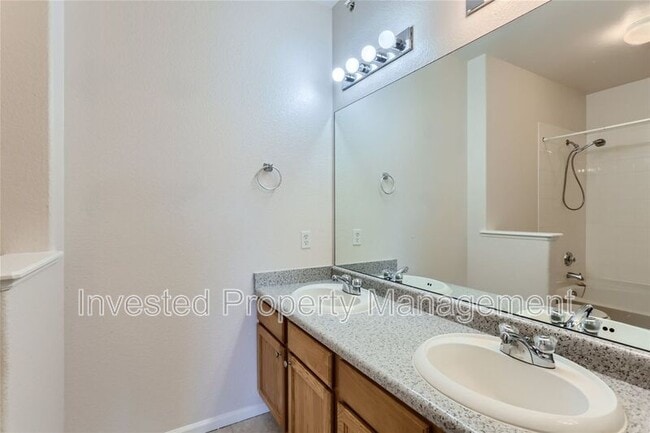 Building Photo - 15700 E Jamison Dr