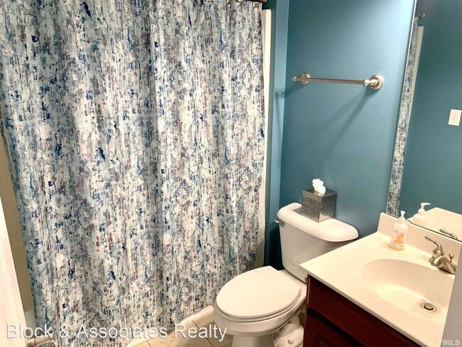 Building Photo - 5 br, 3 bath House - 1221 Hill Hollow Way