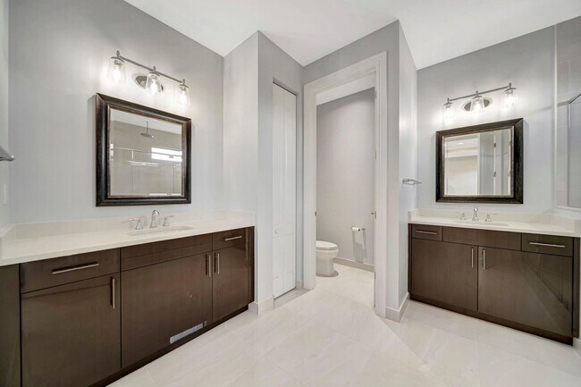 Building Photo - 9893 Brickhill Dr