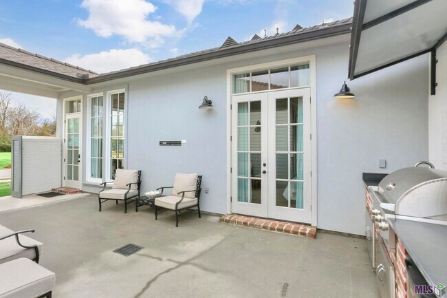 Building Photo - 3305 Pointe-Marie Dr