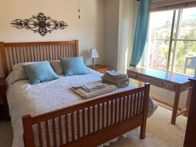 Building Photo - 213 Wolf Park Ln