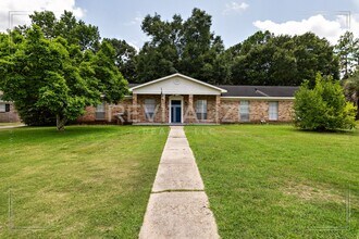Building Photo - Spacious Brick Home in West Mobile!