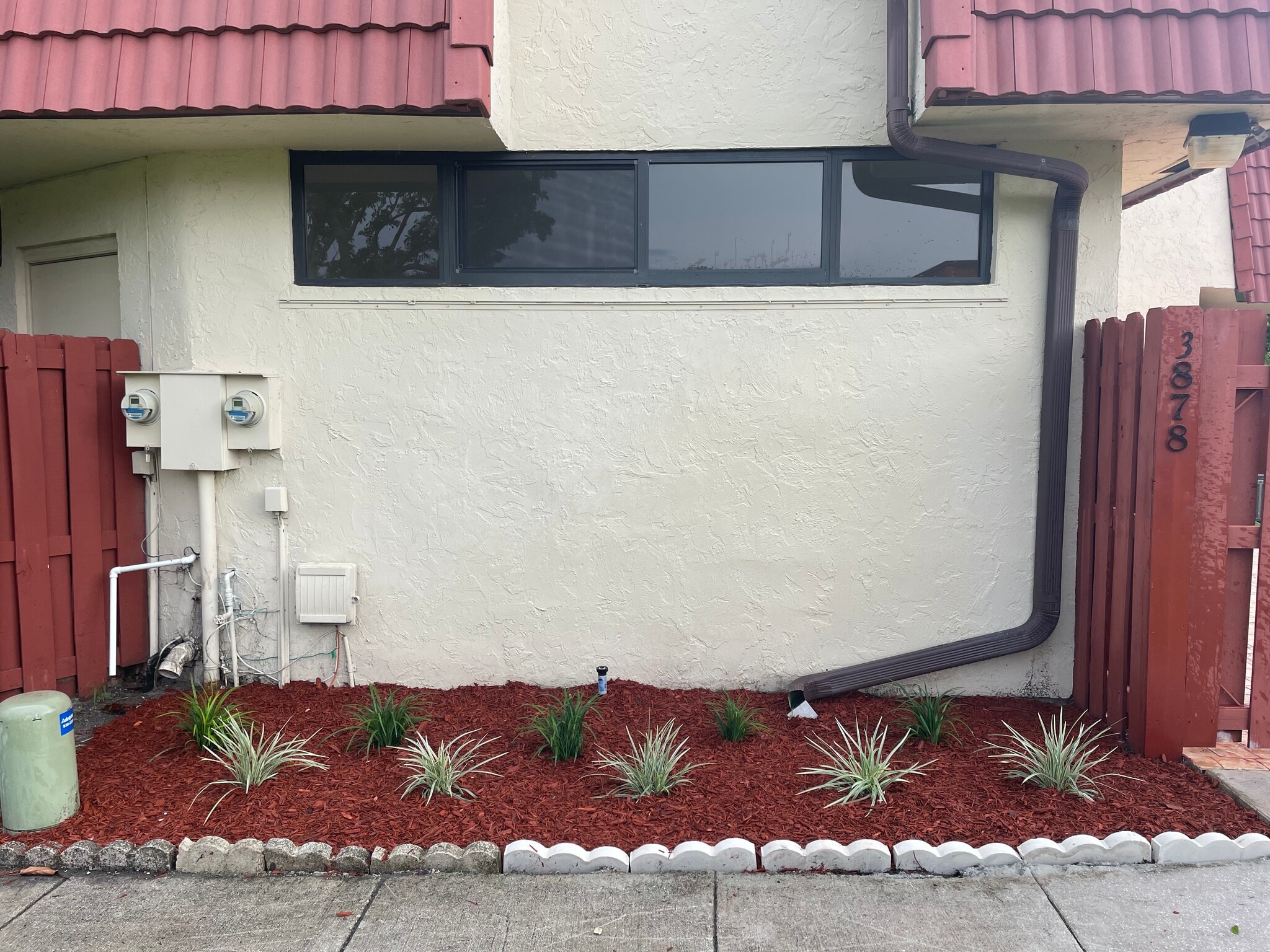 Building Photo - 3878 Victoria Dr