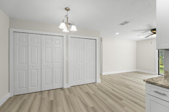 Building Photo - "Chic & Cozy 2-Bed Retreat with Granite Touches in Palm Coast!"