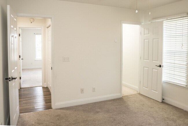 Building Photo - Three Bedroom Home in Hearthstone Lakes Co...