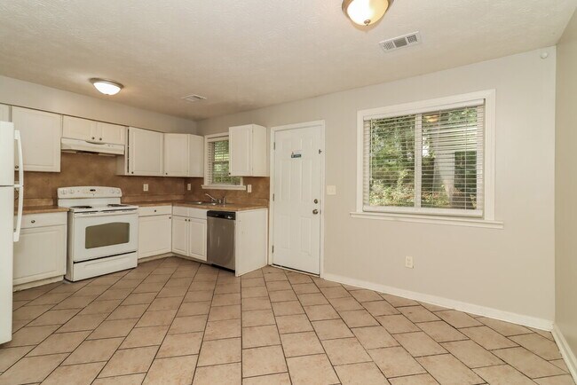 Building Photo - 5539 Hall Cir