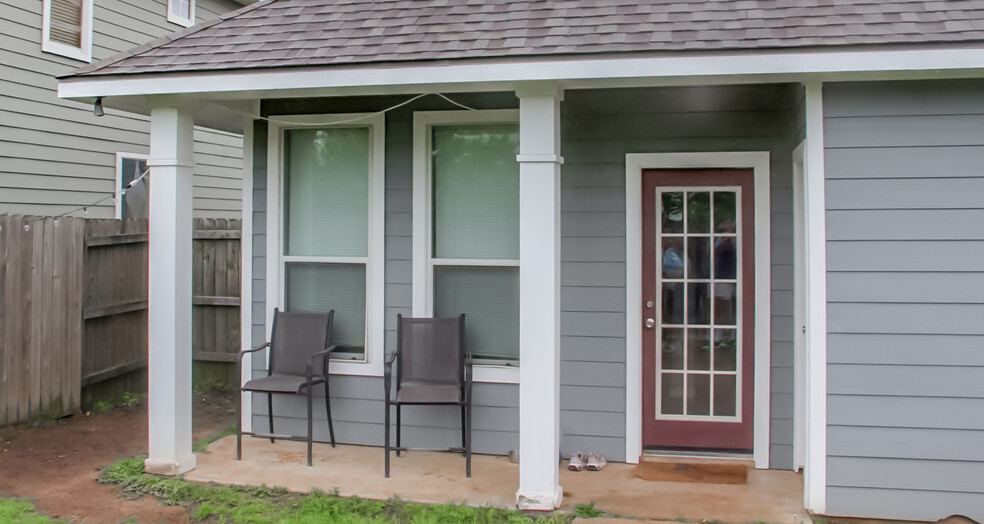 back porch - 2929 McLaren Dr