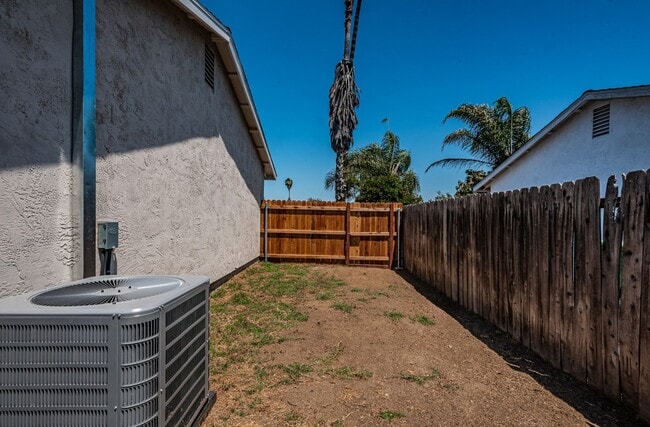 Building Photo - Modern Renovated 4BR Home in Oceanside – P...