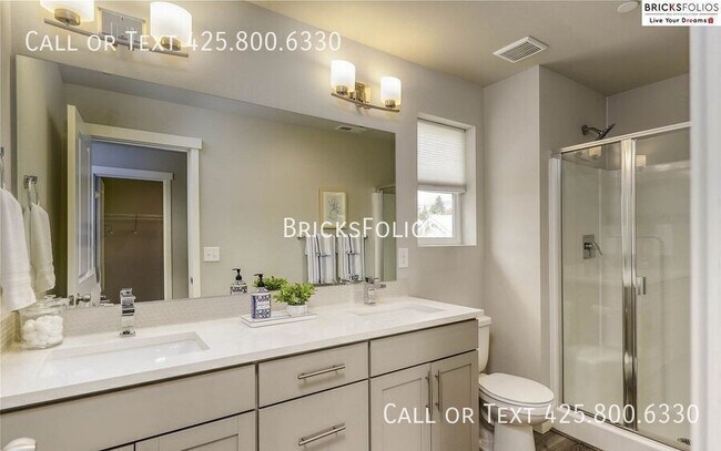 Building Photo - 1052 Banyan St