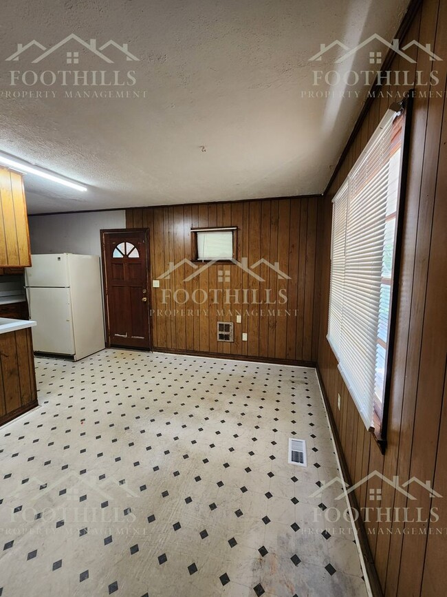 Building Photo - Charming 3-Bedroom Brick Home in Anderson,...