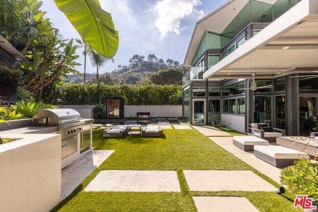 Building Photo - 8538 Eastwood Rd