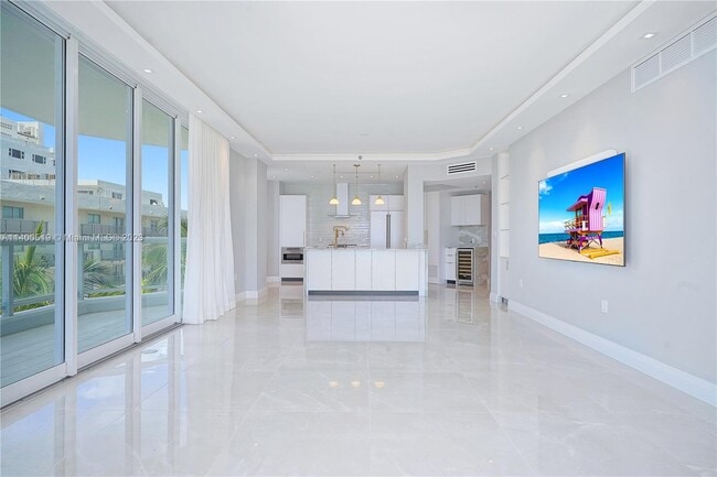 Building Photo - 4201 Collins Ave