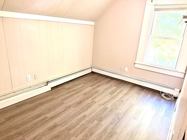 Building Photo - 32 Rockland St