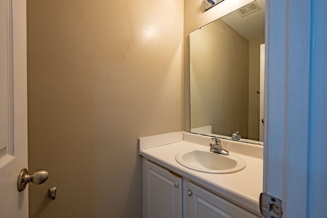 Building Photo - Private 2BR Townhome with Two En-Suite Bathrooms