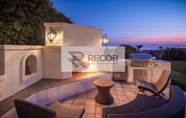 Building Photo - 3335 Caminito Daniella