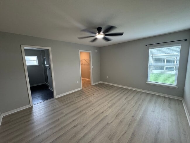 Building Photo - Charming Winter Haven Rental!