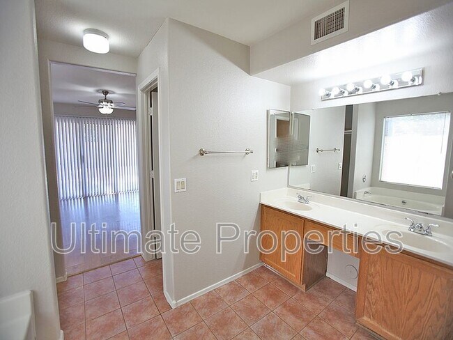 Building Photo - 5911 W Shangri-la Rd