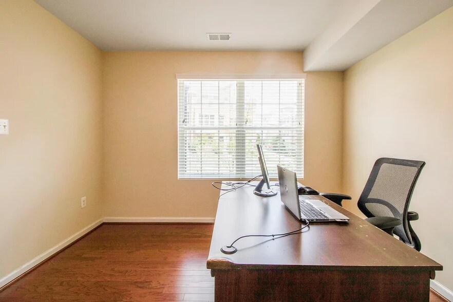 Building Photo - 7932 Pettigrew St