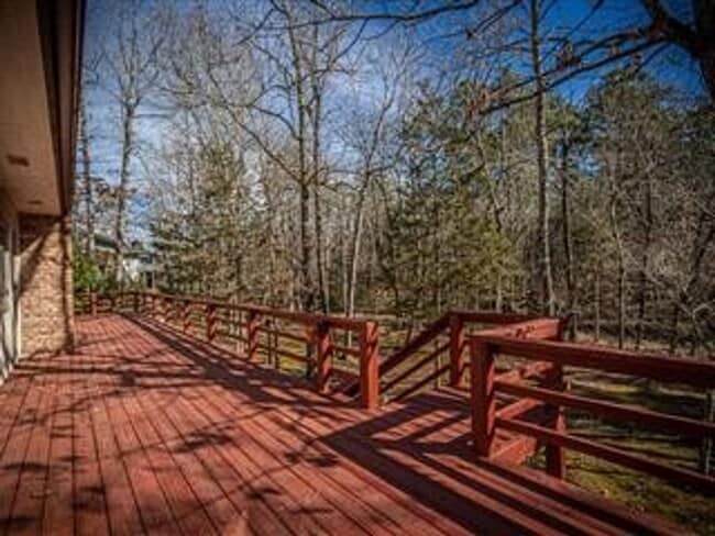 Building Photo - Large 3 Bedroom, 2 Bathroom home on the East End of the village. A serene neighborhood just waiti...