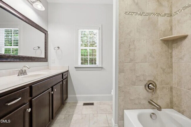 Building Photo - Lease OR Lease to Own