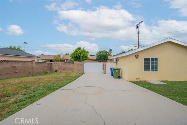 Building Photo - 6933 Fallbrook Ave