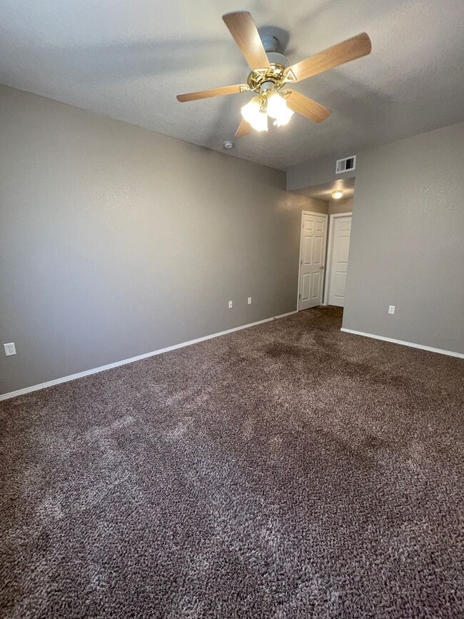 Building Photo - 3002 W Elizabeth St