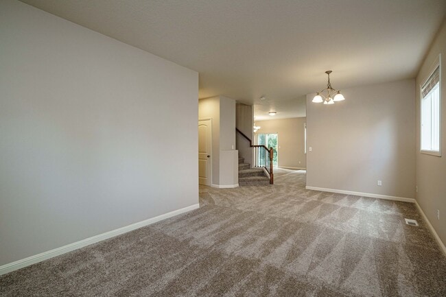 Building Photo - $500 Move In Special  4 Bedroom 2.5 Bath N...