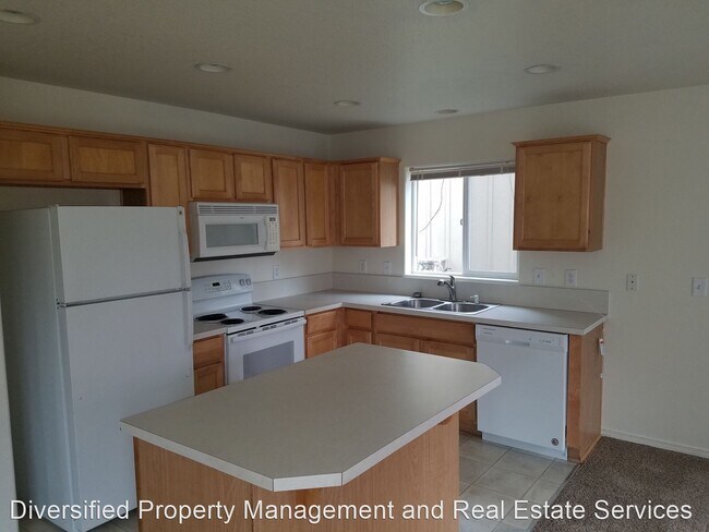 Building Photo - 4159 Thoroughbred Ave SE