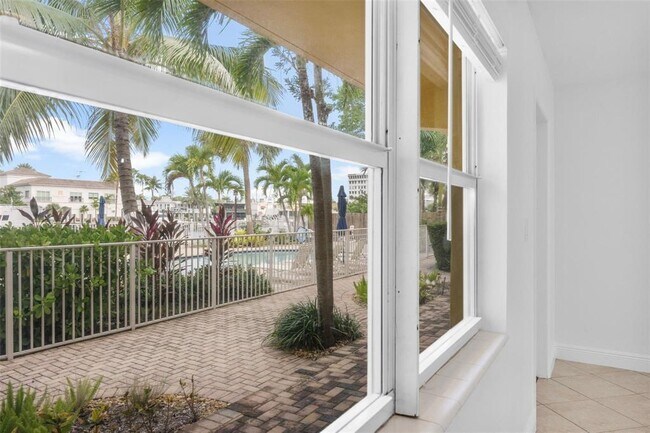 Building Photo - 815 Middle River Dr