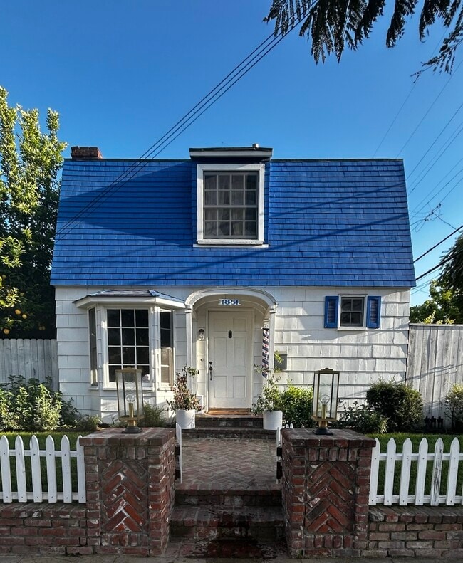 Building Photo - 1851 Hope St