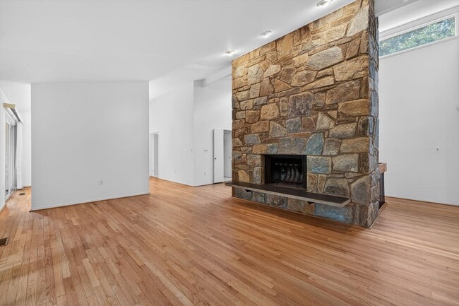 Building Photo - 9404 Woodington Dr