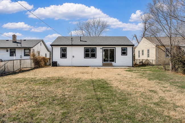 Building Photo - Charming Southeast 3 Bedroom, 1 Bathroom with bonus room