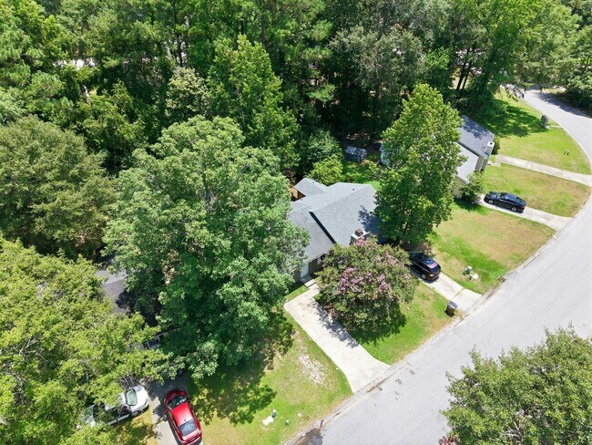 Building Photo - Welcome to Cedar Creek!