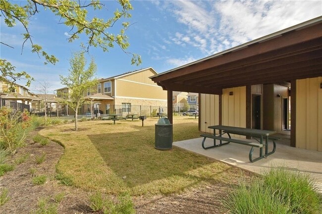 Building Photo - 516 E Slaughter Ln
