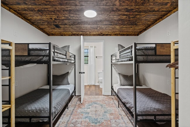 Building Photo - 2001 N 61st Ave