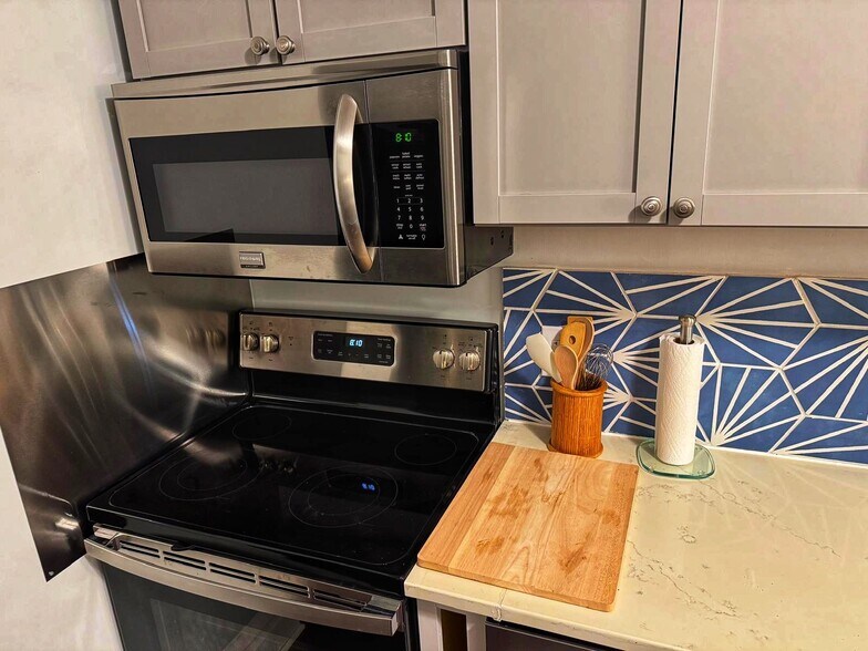 Building Photo - 807 W Vine St