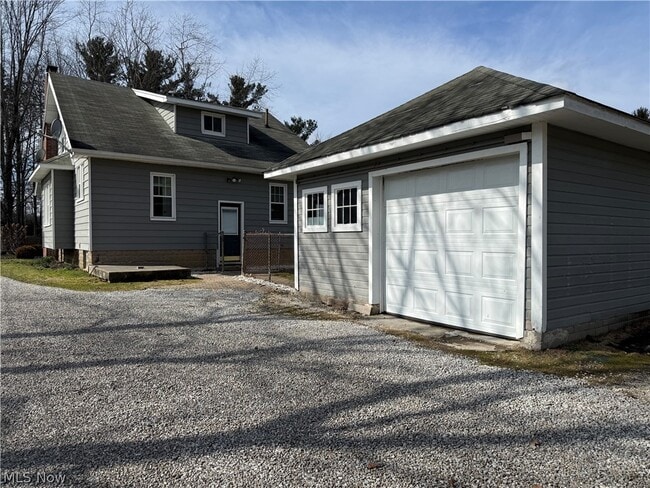 Building Photo - 364 N Chillicothe Rd